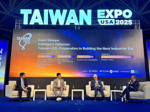 thumbnail On the opening day of the Taiwan Expo USA, the Taiwan–U.S. Supply Chain Cooperation Forum was also held, bringing together industry experts for in-depth exchanges. Pictured from left to right: Hon Hai Technology Group (Foxconn) Chief Product Officer and US Region General Manager Jerry Hsiao, Phison Technology GM & President Michael Wu, GlobalWafers President (USA) Mark L. England, and USTBC President Rupert Hammond-Chambers.