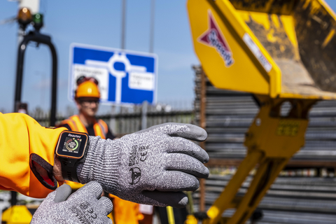 thumbnail Reactec’s R-Link device in action