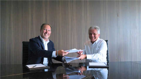 original From left to right
Roary Stasko, CEO, Telstra International
Patrick George, CEO, iBASIS