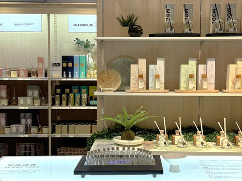 original KAORIUM in action at a HOLA store