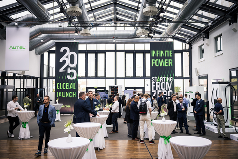 thumbnail Guests explore Autel’s latest charging solutions in the display area.