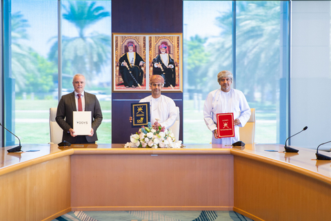original James Dorris, CEO, Odys Aviation, H.E. Eng. Naif bin Ali Al Abri, President of the Oman Civil Aviation Authority, H.E. Eng. Khamis bin Mohammed Al-Shamakhi, Undersecretary of Transport, MTCIT
