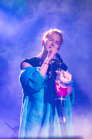 original The partnership between PEACEMINUSONE and OXFORD marks an unprecedented collaboration between G-DRAGON, a global cultural icon, and a world-class brand (Photo: MTREINC Co., Ltd.)