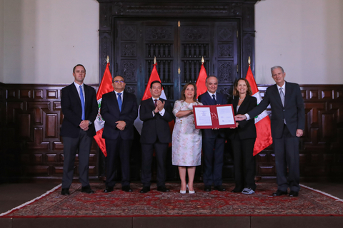 original Ceremonia de Firma de la Modificación de los Contratos de Exploración y Explotación de Hidrocarburos en los Lotes Z-61, Z-62 y Z-63 (Photo Credit: Presidencia Perú)