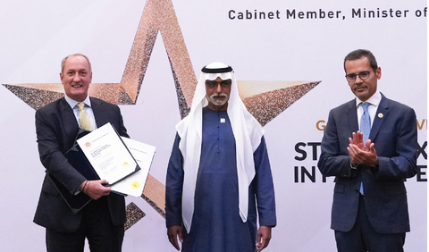 original Joseph Hazel, Group CEO of Apex Health receiving the Awards (photo: AETOSWire)