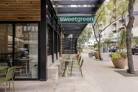 thumbnail The 2,515-square-foot Scottsdale Quarter restaurant offers seating for 30 indoors and 36 on the patio.