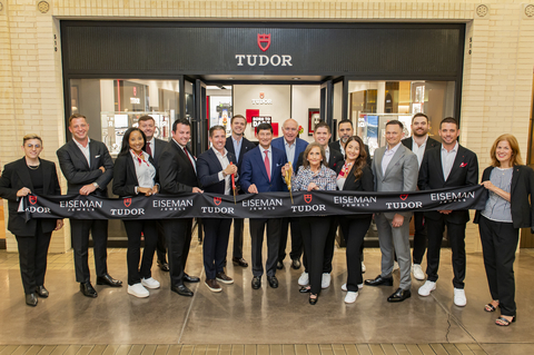 original Adam Bossi, Vice President of TUDOR Watch U.S.A., Richard D. Eiseman Jr, CEO of Eiseman Jewels, Taylor Frank, President of Eiseman Jewels and Nancy A. Nasher, president of NorthPark Development Company, alongside TUDOR at Eiseman Jewels sales specialists at September 16 TUDOR boutique ribbon cutting.