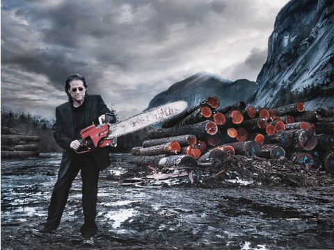 original This 2011 photograph of comedy icon Richard Lewis, taken on the set of Snickers’ Super Bowl “Logging” commercial, will be among the rare treasures offered at Abell Auction Co.’s Oct. 16 sale. Lewis reflects on this piece in the acclaimed 2014 documentary “Richard Lewis: House of a Lifetime.” www.abell.com