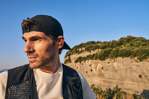 thumbnail Powerbeats Fit features universal secure-fit wingtips, developed through years of research, that gently tuck into the ear to provide all-day comfort and deliver the exceptional stability that Powerbeats is known for.