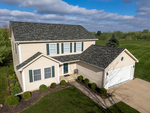 thumbnail Mountain Pine is a new, nature-inspired color also premiering in the TruDefinition® Duration® Designer shingle line. It integrates lush green with earthy tones of brown and gray to capture nature's grandeur.