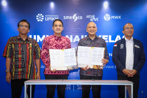 thumbnail MWX has officially signed a Memorandum of Understanding (MoU) with SMESCO Indonesia under the supervision of The Ministry of SME of Indonesia. Through this partnership, MWX and SMESCO reaffirm their commitment to supporting the growth of Indonesia’s SMEs by providing access to ready-to-use AI solutions that can enhance efficiency, productivity, and competitiveness in the digital era. In its first phase, this collaboration aims to onboard 100,000 SMEs with a MWX free trial. This initiative is expected to accelerate digital transformation at scale, reduce the technological divide across regions, and support the government’s target of advancing digital inclusion and strengthening the people’s economy.