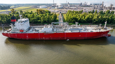 original CF Industries loading 23,500 metric tons of low-carbon ammonia for Trafigura on September 25, 2025, in Donaldsonville, Louisiana. Trafigura purchased the ammonia for shipment to Envalior, which intends to use the low-carbon ammonia for the production of low-carbon caprolactam.