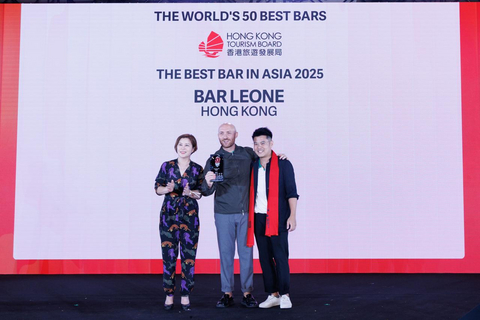 thumbnail Hong Kong Tourism Board Deputy Executive Director, Becky Ip Congratulates Bar Leone as The World's Best Bar 2025 (Credit: HKTB)