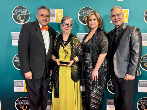 thumbnail Junta Directiva de HITN (de izquierda a derecha): Michael D. Nieves, director ejecutivo, y los miembros de la junta Linda Hernández, Aida Márquez y Ángel Cruz en la 68ª ceremonia de los premios Emmy® de Nueva York.