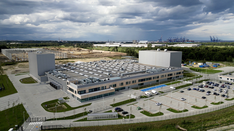 thumbnail Gdańsk, Poland – Lyten’s new Dwa Battery Energy Storage System (BESS) Manufacturing Facility, one of the largest BESS production sites in Europe. The site offers approximately 6 GWh of annual capacity, expandable up to 12 GWh.