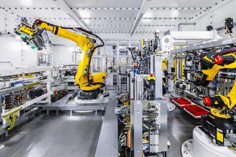 thumbnail A robotic arm assembles components of Lyten’s next-generation BESS units inside the company’s modern, automated manufacturing facility in Gdańsk, Poland.