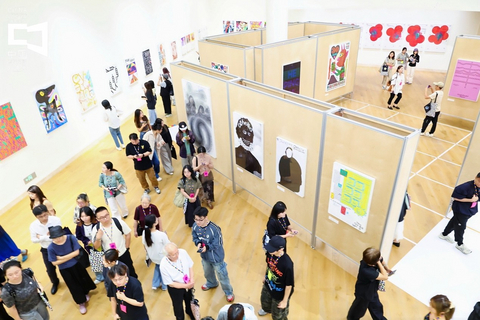 original Image : Vue de l'exposition de la 12e Biennale internationale de l'affiche en Chine