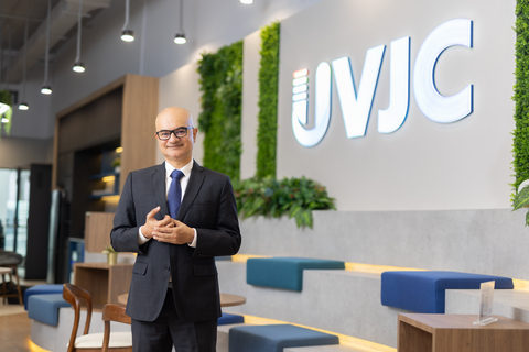 original シンガポール本社にて、UVJC CEO Chandran Nair