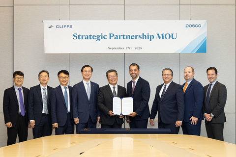 original Sungwon Shin of POSCO and Celso Goncalves of Cliffs and other management members at POSCO Center in Seoul, Korea (September 17, 2025)