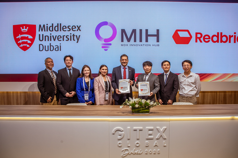 original Professor Cedwyn Fernandes (fifth from left), Professor Fehmida Hussain (fourth from left), Doctor Jeongsoo Han, and Doctor Engie Bashir (second and third from left), Redbrick CEO Yeongmo Yang and Co-founder Kwangyong Lee (third and second from right) during the MOU signing ceremony. (Photo: Redbrick)
