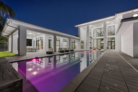 thumbnail Enjoy quiet luxury with a saltwater infinity pool, heated spa, and covered lanai. (Photo Credit: Justin Lawrence)