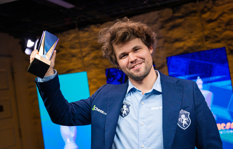 Magnus Carlsen captures the Clutch Chess: Champions Showdown title at the Saint Louis Chess Club, clinching victory with two rounds to spare.