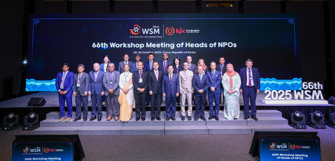 Heads of delegations and H.E. Deputy Minister for Industrial Policy, ROK (front row, 7th L), APO Director for the ROK (front row, 8th L), and APO Secretary-General (front row, 9th L) at the 66th WSM.