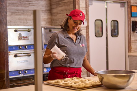 Powered by Square's integrated commerce platform, the national pretzel franchise's loyalty members spend 40% more per visit and return 64% more frequently (Photo: Square)