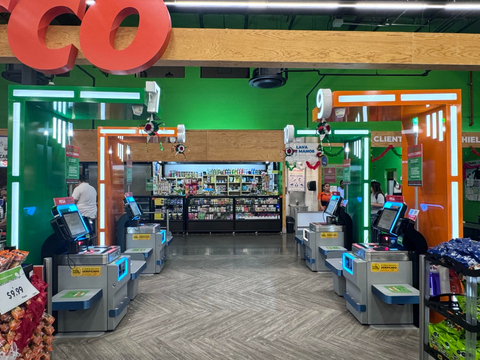original Merco, reconocida por su enfoque innovador en el retail, identificó la necesidad de implementar la solución MxP™ Self-Checkout de Toshiba, la cual mejoraría la experiencia del cliente y le permitiría mantenerse al ritmo de las expectativas cambiantes de los consumidores.