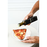 Oui%27d_Chef_Man_Drizzling_on_Pizza.jpg