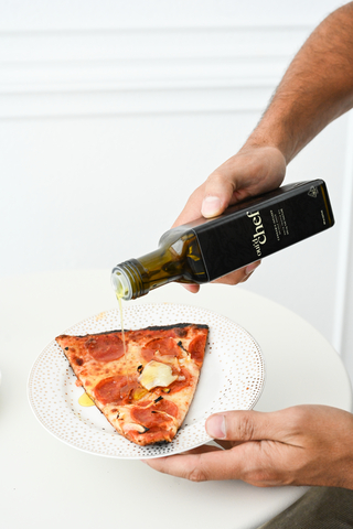 original A drizzle of Oui’d Chef cannabis-infused truffle oil transforms everyday dishes (like pizza!) into a sophisticated, tasty and approachable consumption experience.