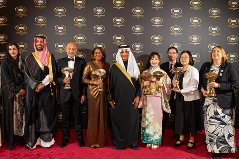 His Excellency Ahmed Al-Khateeb, Minister of Tourism and TOURISE Chairman, celebrates with the winners of the TOURISE Awards