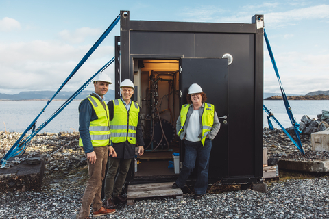 Flocean One Outside Mongstad: Alver Mayor Nina Bognøy with Flocean Founder & CEO Alex Fuglesang and Flocean VP Products and Strategy Nils Halvor Heieren (Photo: Flocean)