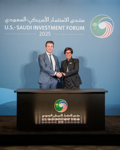 thumbnail AWS欧洲、中东和非洲区董事总经理Tanuja Randery与HUMAIN首席执行官Tareq Amin