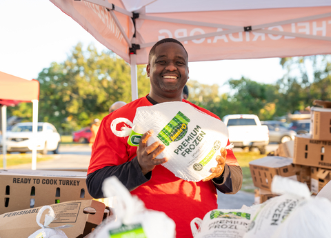 Southeastern Grocers (SEG), together with the SEG Gives Foundation, is embracing the spirit of the season by donating Thanksgiving turkeys and meals to over 7,000 individuals and families experiencing food insecurity.