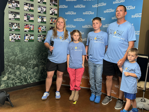 thumbnail Community impact story: The Itterley family waited 10 years to see their favorite artists perform live, an opportunity that arrived in May, Military Appreciation Month (MAM). Through Navy Federal’s partnership with Vet Tix, Michelle Itterley got free tickets to see Grammy-winning country duo Dan + Shay in Texas, courtesy of Navy Federal’s first-ever MAM JAM concert series. “There was no way we could have ever gone if we had to pay full retail value,” Michelle says. “We’re so grateful.” 