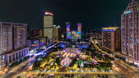 original This year’s “Christmasland in New Taipei City” partners with the world-renowned IP “LINE FRIENDS & LINE FRIENDS minini” to present a heartwarming, whimsical Christmas celebration full of color and joy.
