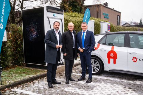 original Salzburg AG goes live with ADS-TEC Energy’s ChargePost for ultra-fast EV charging and grid stability. From left to right: Michael Baminger (CEO, Salzburg AG), Herwig Struber (Member of the Management Board of Salzburg AG), Thomas Speidel (CEO, ADS-TEC Energy); Copyright: Salzburg AG/Josip Bosnjak