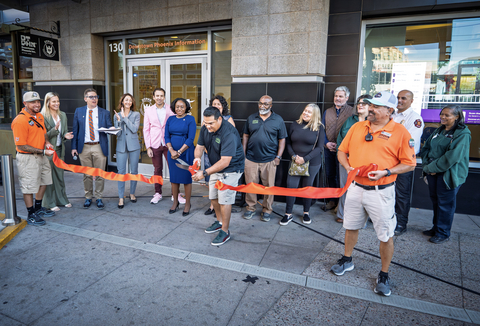 original Leaders from Downtown Phoenix Inc., the City of Phoenix, Valley Metro, and more celebrate the ribbon-cutting of the DTPHX Community Resource Hub.