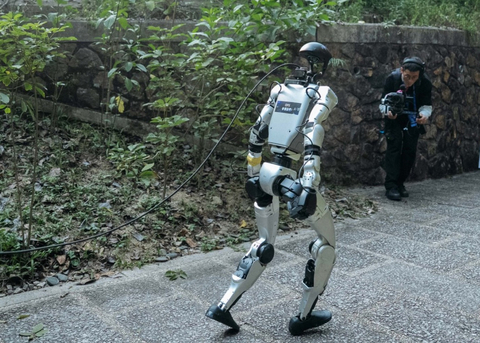 thumbnail ATEC2025·Real-World Extreme Challenge implements a “no remote control” rule, encouraging teams to rely solely on fully autonomous systems