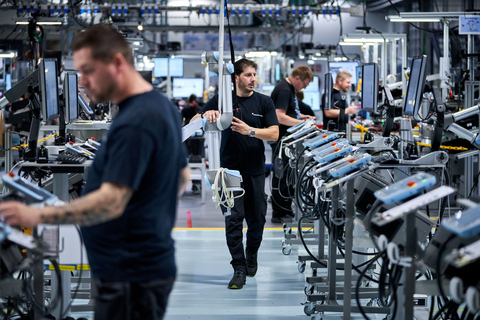 Teradyne Robotics' new facility in Wixom, MI, will manufacture Universal Robots industrial collaborative robots (cobots), with future potential to include MiR autonomous mobile robots (AMRs). It will also serve as a regional customer training center, service hub, and visitor experience center.