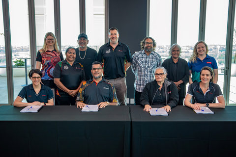 original Yinhawangka Aboriginal Corporation and Rio Tinto representatives sign Interim Modernised Agreement