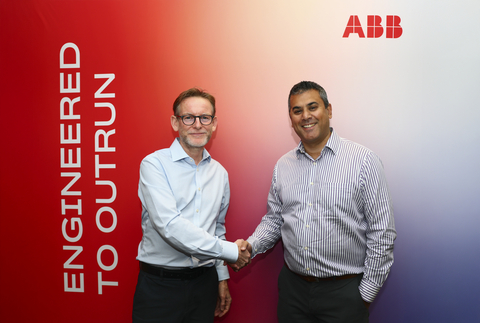 original Colin Smith (L), IPEC CEO and Richard Mahomed (R), Local Division Manager, Electrification Service, ABB UK