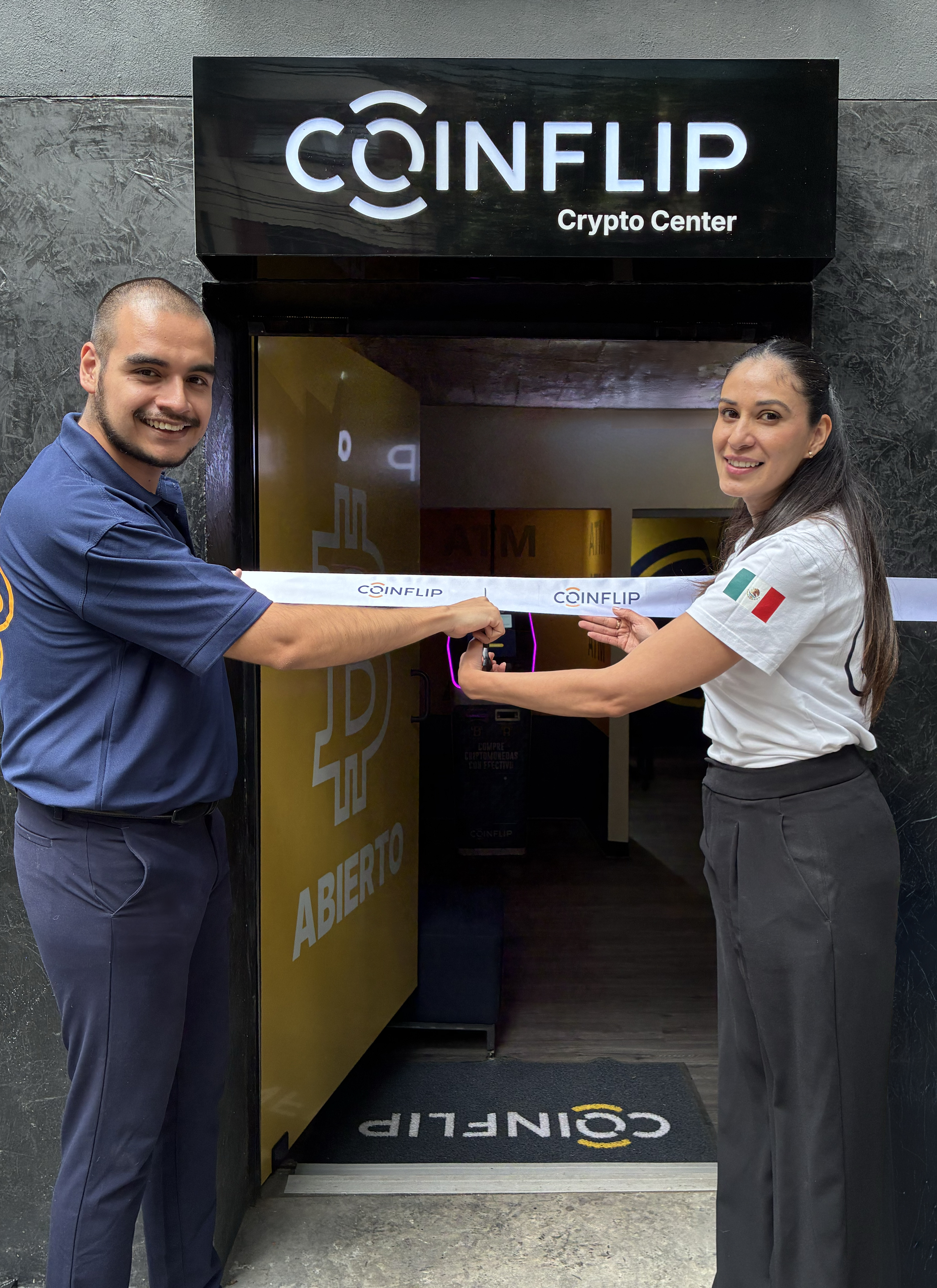 CoinFlip celebra la gran inauguración de su primer Crypto Center en la  Ciudad de México, creando un espacio dedicado para comprar y vender  criptomonedas