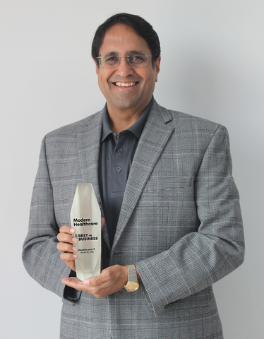 Chetan Parikh with Modern Healthcare IT Award