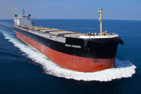 Built by Tsuneishi Shipbuilding Co., Ltd. and owned by Mitsui & Co. Ltd., Brave Pioneer is equipped to operate on both conventional marine fuels and green methanol, a lower-carbon alternative.