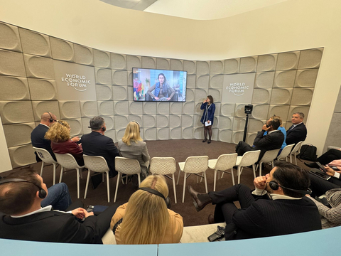 original Roshni Nadar Malhotra, Chairperson of HCL Group, congratulates the winners of ‘Water Resilience Challenge’ under the Aquapreneur Innovation Initiative in Davos.