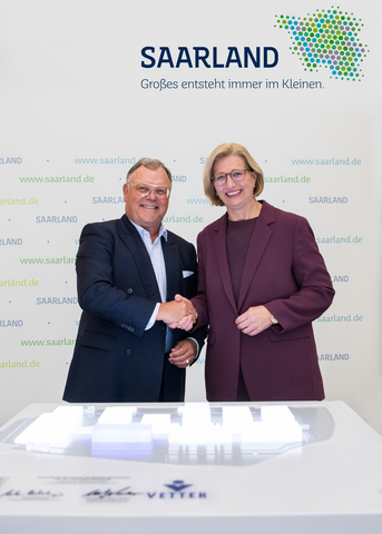 thumbnail Picture source Saarland State Chancellery / Jennifer Weyland: Minister-President of Saarland Anke Rehlinger and Senator h.c. Udo J. Vetter, Chairman of the Advisory Board and member of the owner family, with the model of the new, multi-phase production site in Saarlouis.