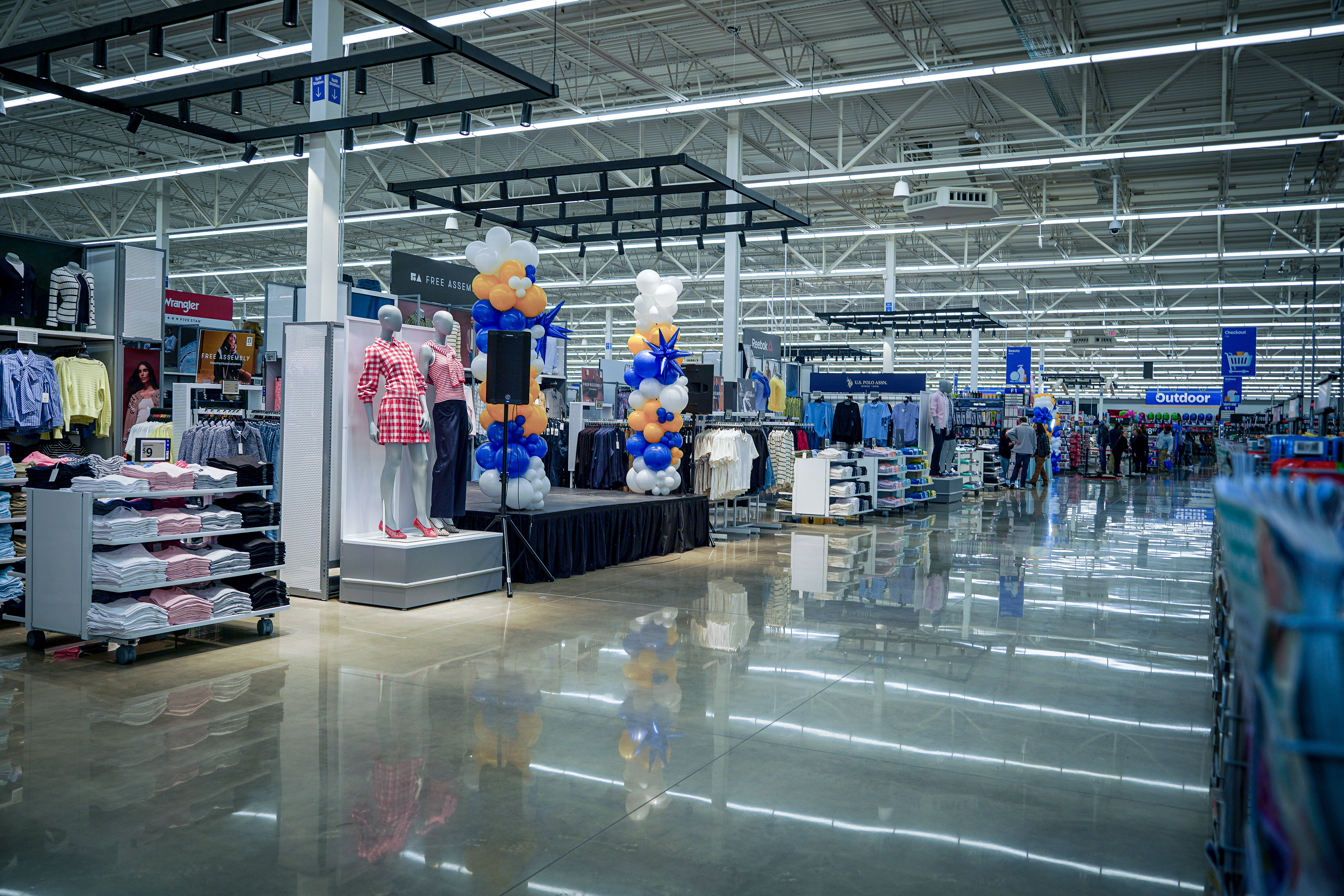 Walmart Opens Next Generation Supercenter in Jacksonville