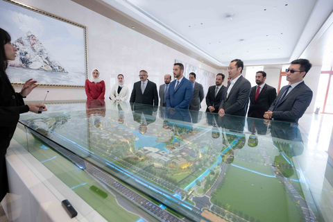 thumbnail Sultan bin Ahmed visits Huawei R&D Centre and SMG in China (Photo: AETOSWire)
